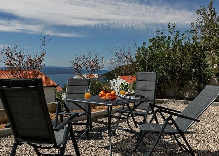 Holiday Home L & B Makarska