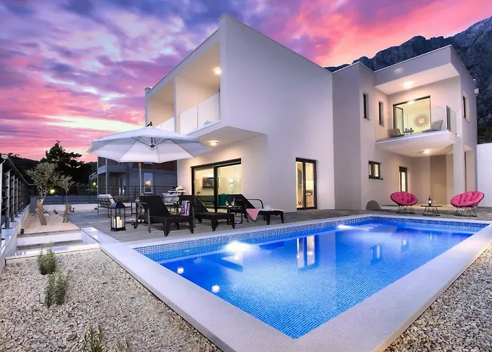 Villa Navis Heated Pool